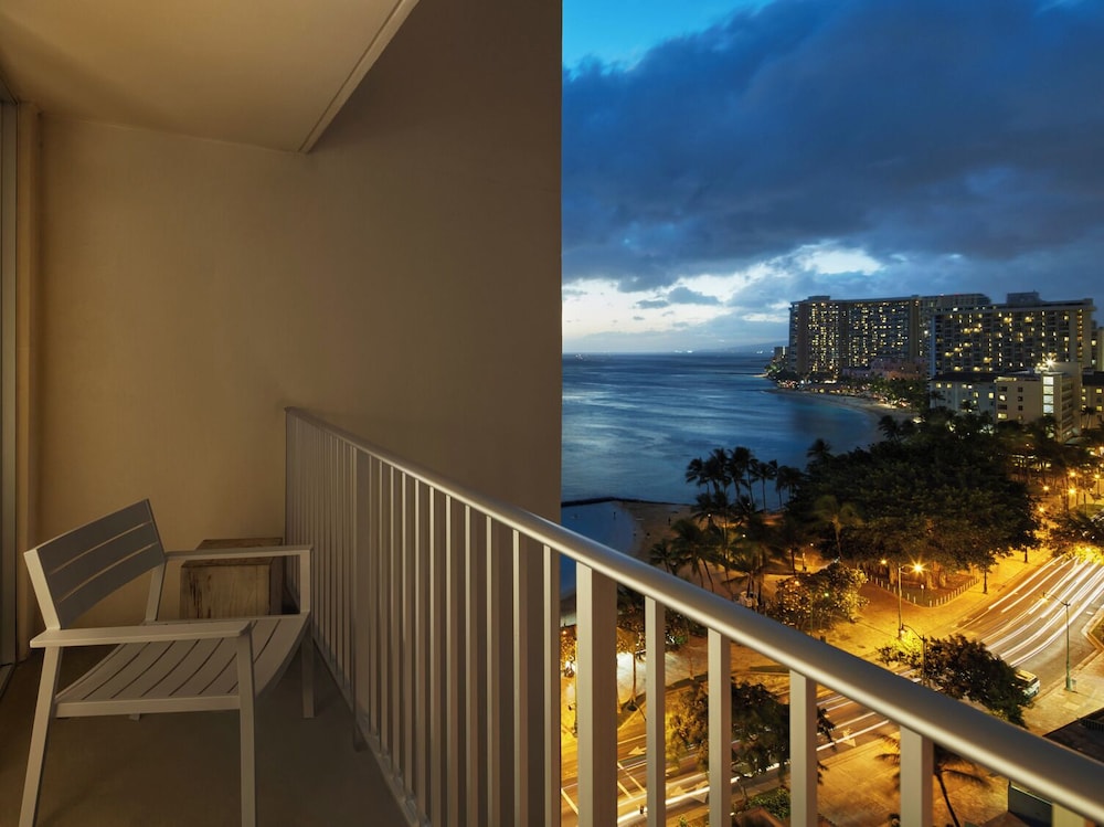'Alohilani Resort Waikiki Beach — Hotel rooms in Honolulu, Hawaii