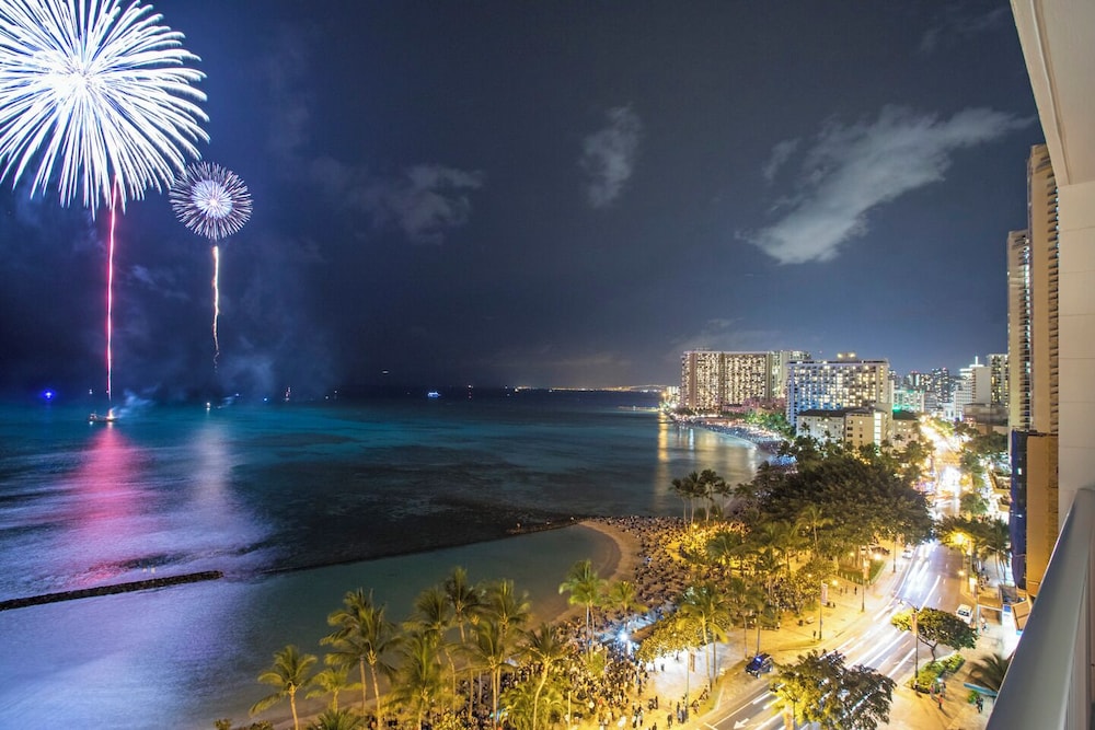 'Alohilani Resort Waikiki Beach — Attractions in the area in Honolulu, Hawaii