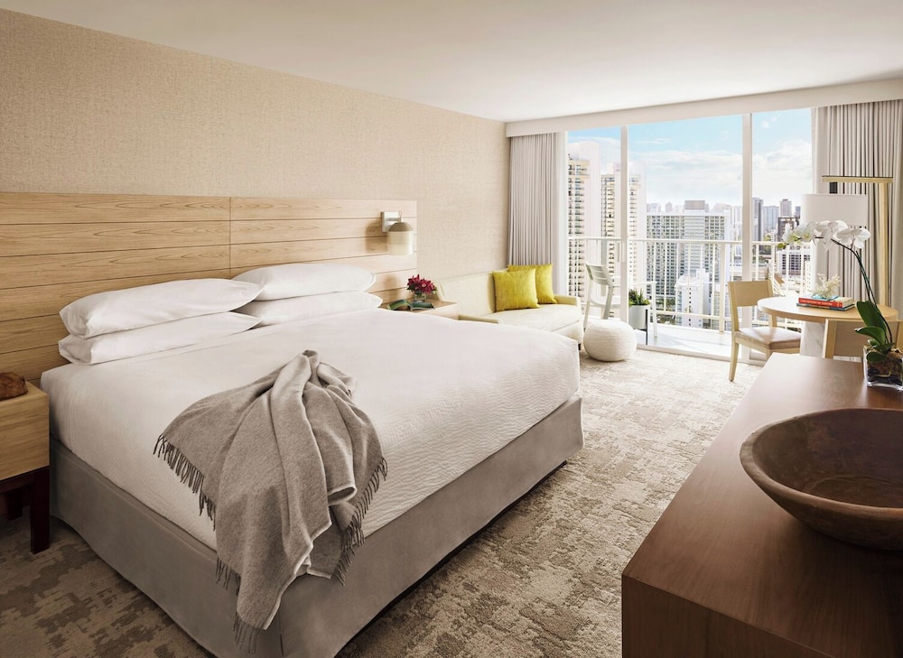 'Alohilani Resort Waikiki Beach — Hotel rooms in Honolulu, Hawaii
