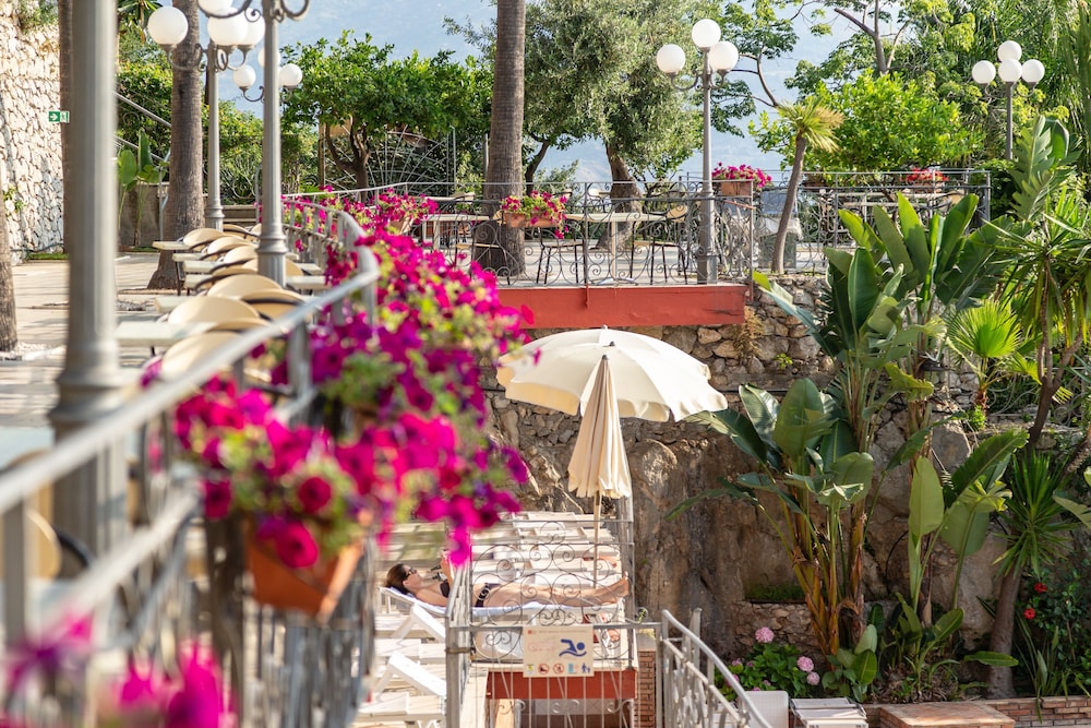 Hotel Ariston & Palazzo Santa Caterina — Restaurant & bars in Taormina, Sicily