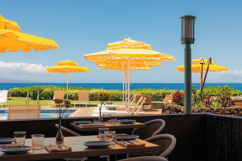 Royal Lahaina Resort & Bungalows — Restaurant & bars in Kaanapali, Hawaii