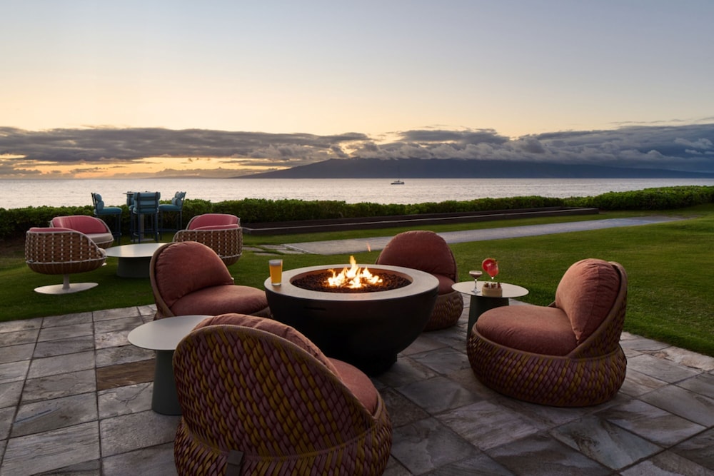 Royal Lahaina Resort & Bungalows — Restaurant & bars in Kaanapali, Hawaii