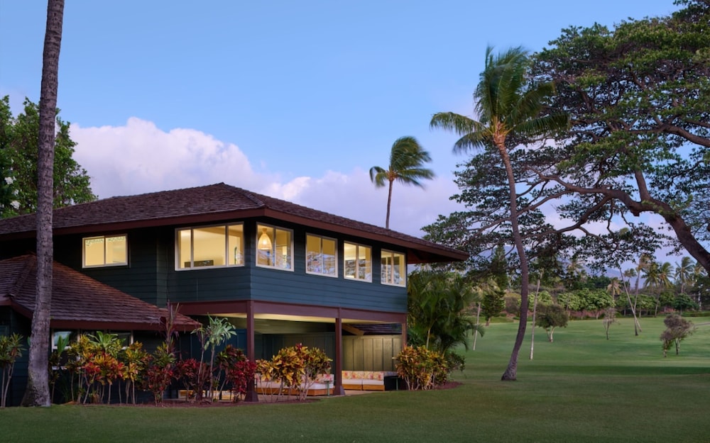 Royal Lahaina Resort & Bungalows — Hotel building in Kaanapali, Hawaii