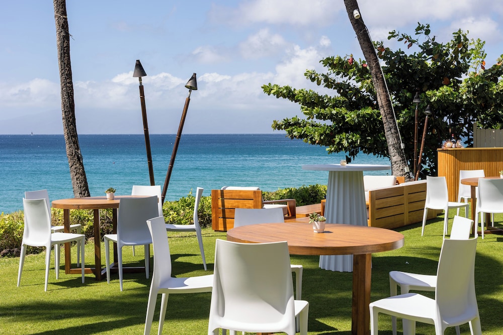 Royal Lahaina Resort & Bungalows — Restaurant & bars in Kaanapali, Hawaii