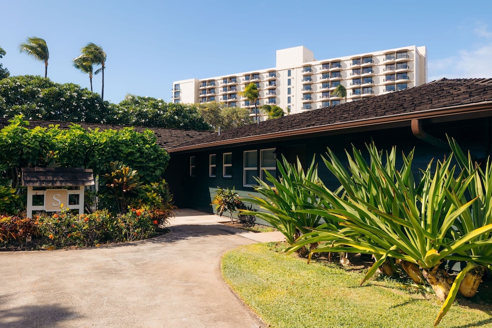 Royal Lahaina Resort & Bungalows — Hotel building in Kaanapali, Hawaii