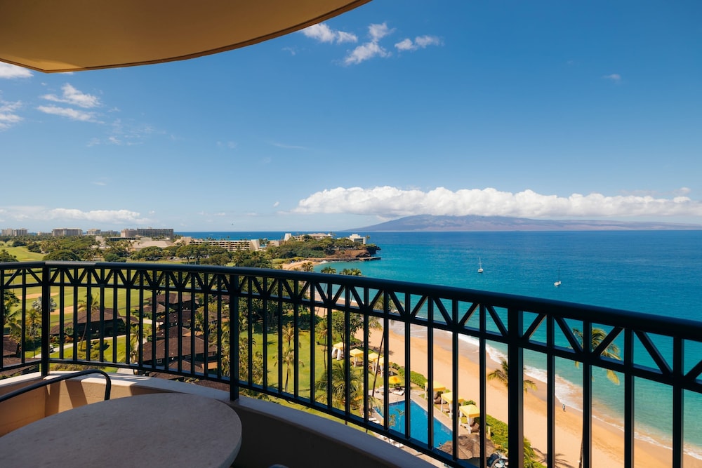 Royal Lahaina Resort & Bungalows — Hotel rooms in Kaanapali, Hawaii