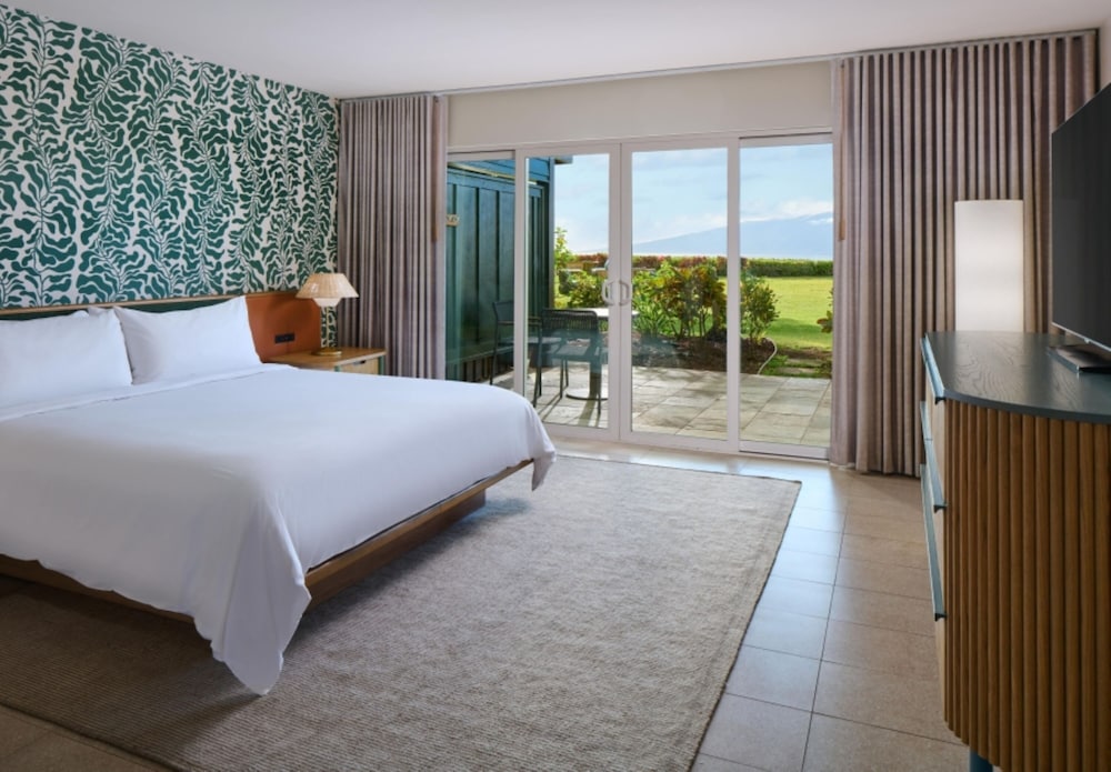 Royal Lahaina Resort & Bungalows — Hotel rooms in Kaanapali, Hawaii