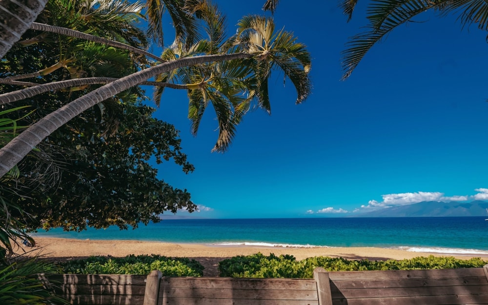 Royal Lahaina Resort & Bungalows — Beach in Kaanapali, Hawaii