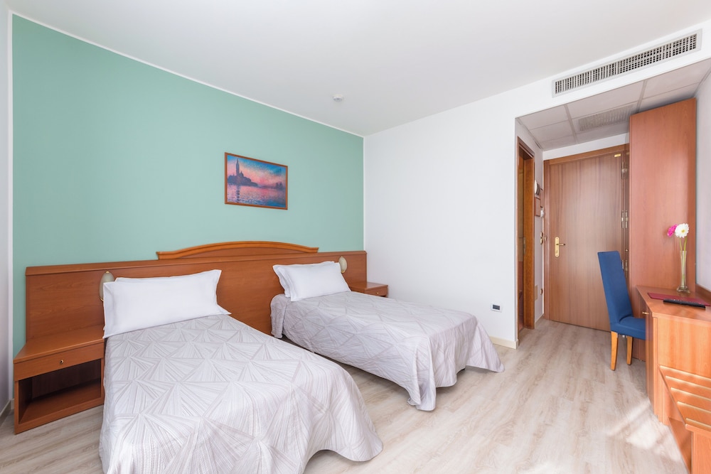 Hotel Palladio — Hotel rooms in Mestre, Veneto
