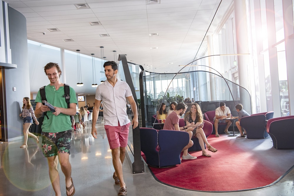 Universal's Aventura Hotel — Restaurant & bars in Orlando, Florida