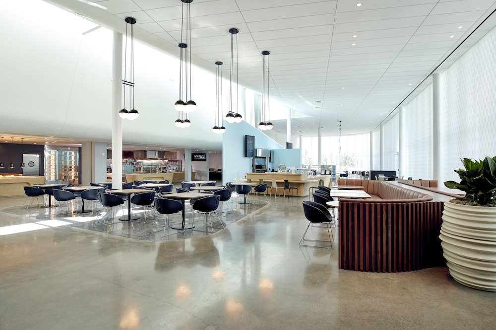 Universal's Aventura Hotel — Restaurant & bars in Orlando, Florida