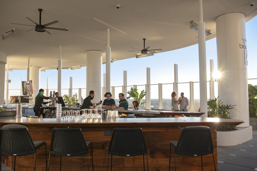 Universal's Aventura Hotel — Restaurant & bars in Orlando, Florida