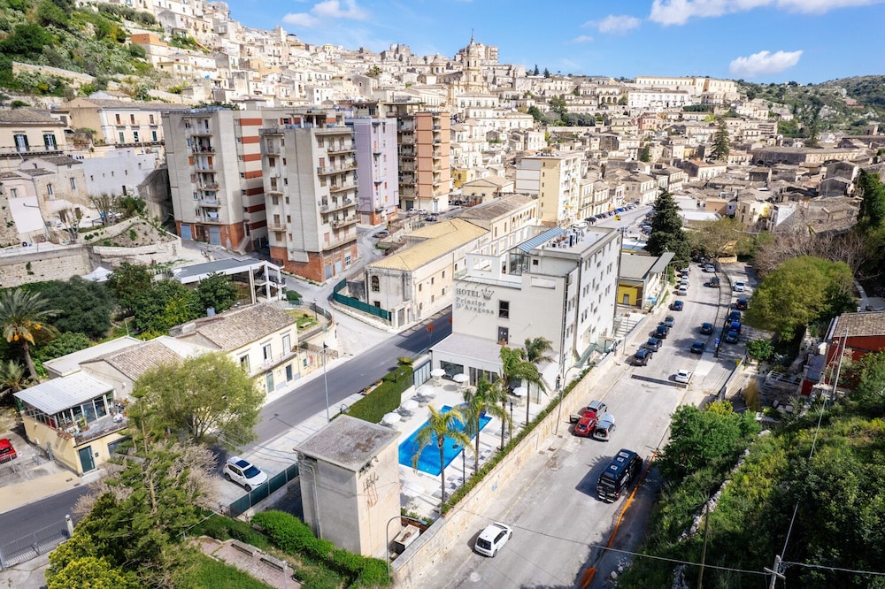 Modica Inn Centro, BW Premier Collection — Hotel building in Modica, Sicily