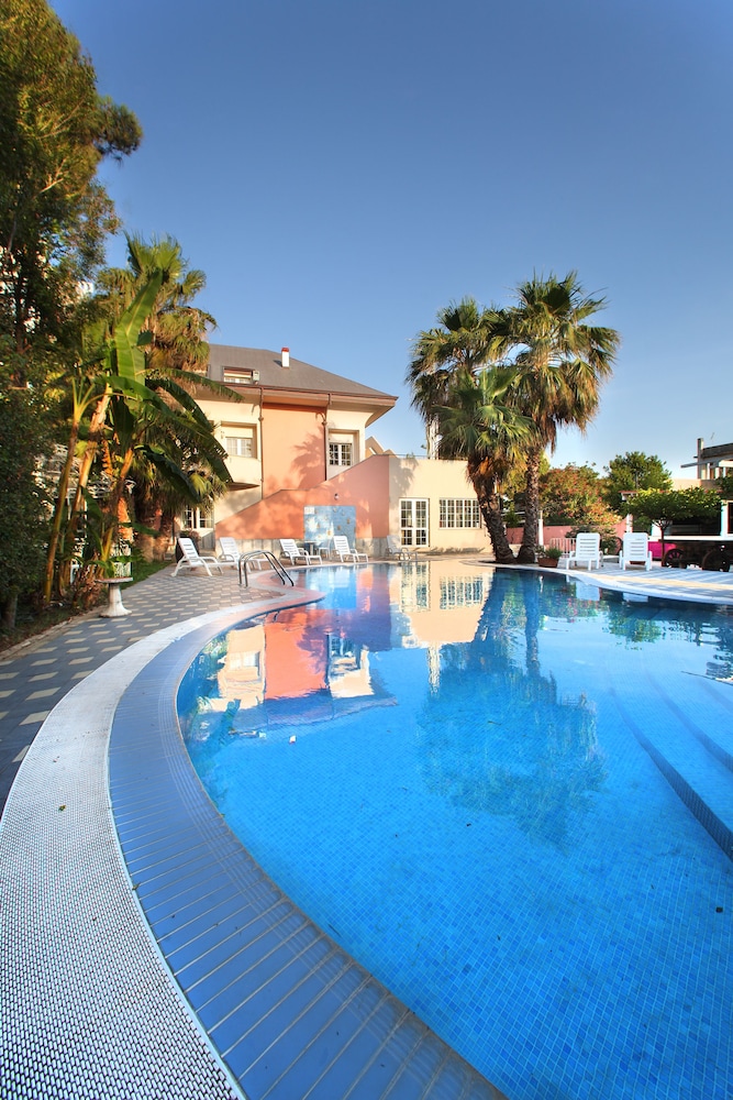 Regent Beach Hotel & Apartments