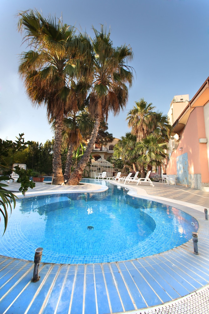 Regent Beach Hotel & Apartments - zdjęcie 2