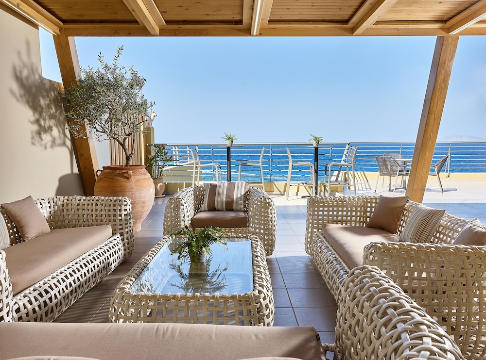 Blue Marine Resort & Spa — Restaurant & bars in Ammoudara (Agios Nikolaos)