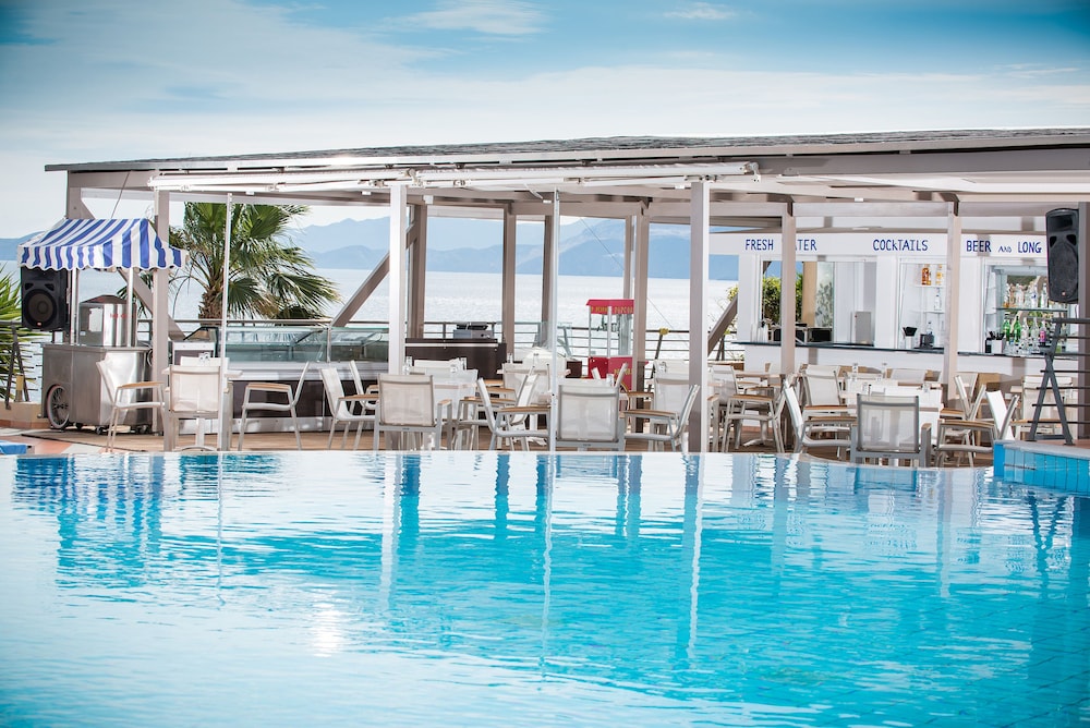 Blue Marine Resort & Spa — Restaurant & bars in Ammoudara (Agios Nikolaos)