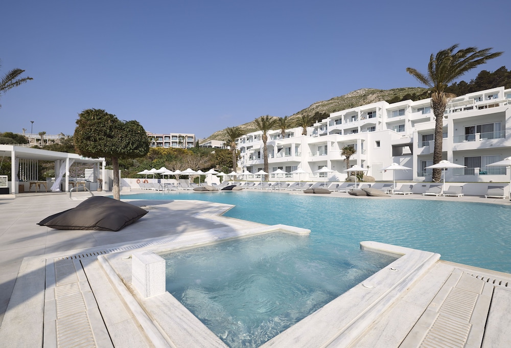 Dimitra Beach Hotel & Suites — Swimming pool in Psalidi, South Aegean