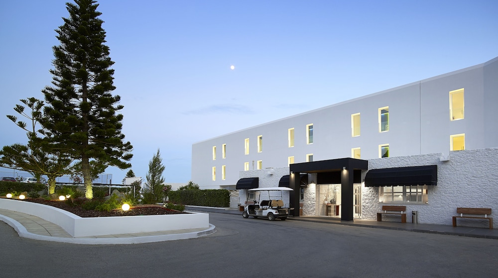 Dimitra Beach Hotel & Suites — Hotel building in Psalidi, South Aegean