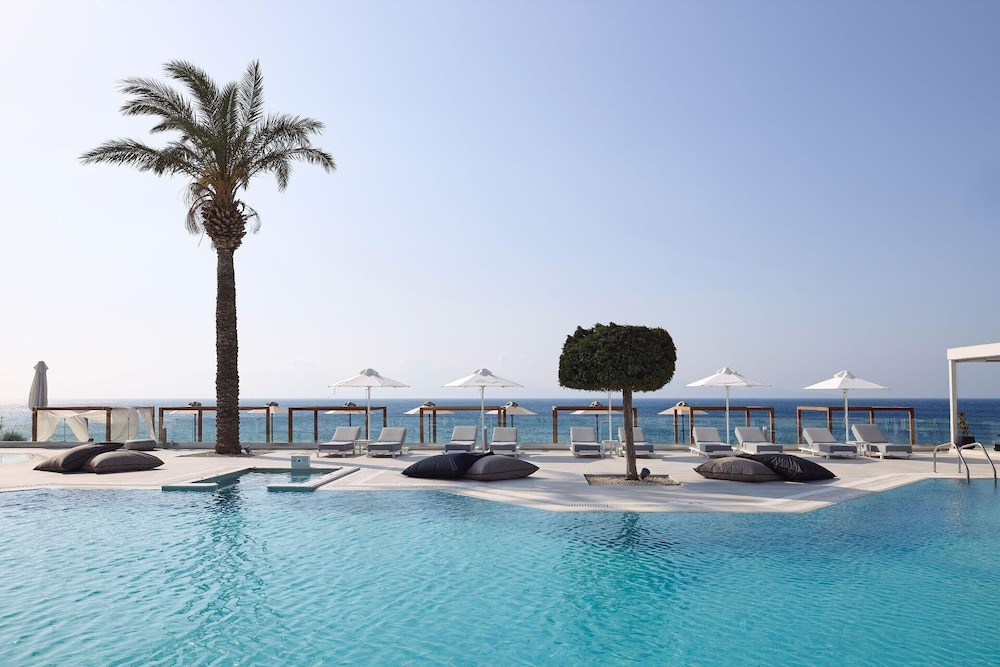 Dimitra Beach Hotel & Suites — Swimming pool in Psalidi, South Aegean