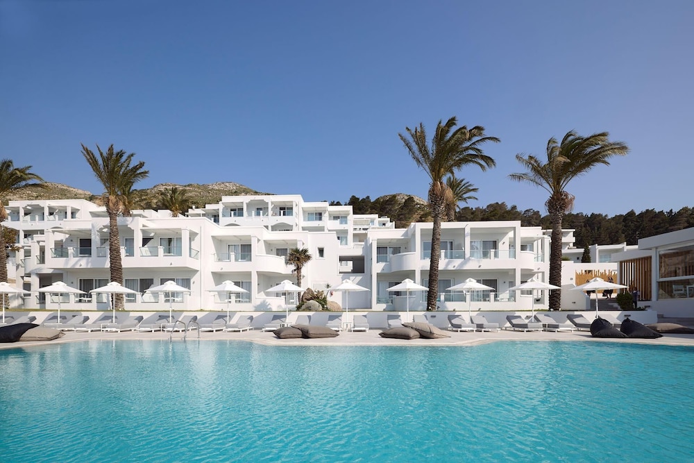 Dimitra Beach Hotel & Suites — Hotel building in Psalidi, South Aegean