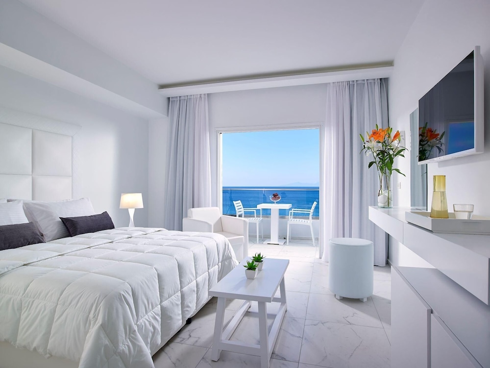 Dimitra Beach Hotel & Suites — Hotel rooms in Psalidi, South Aegean