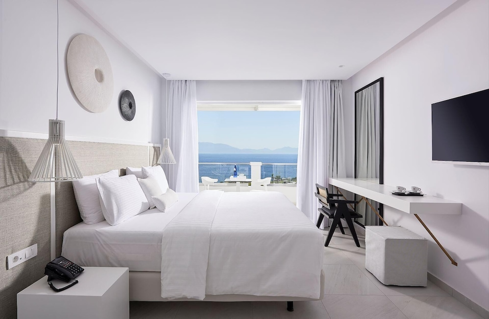 Dimitra Beach Hotel & Suites — Hotel rooms in Psalidi, South Aegean