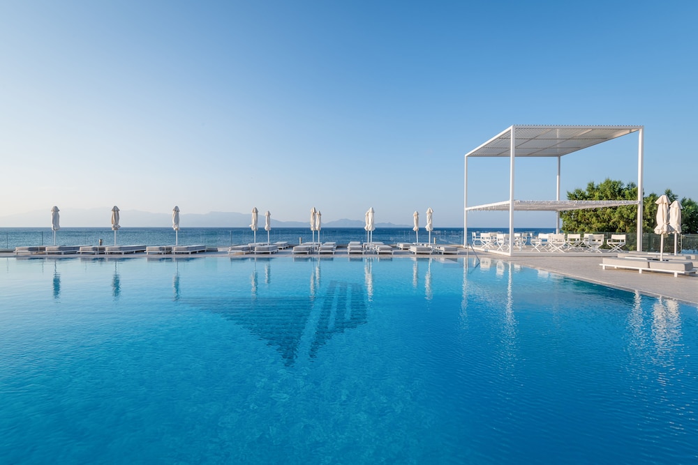 Dimitra Beach Hotel & Suites — Swimming pool in Psalidi, South Aegean