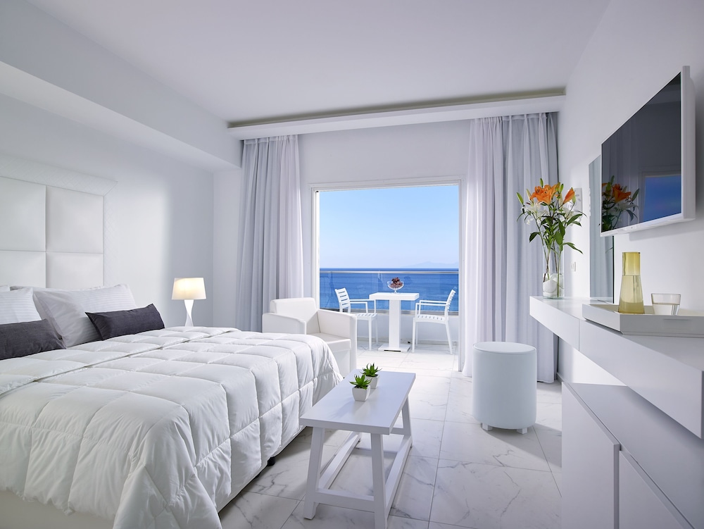 Dimitra Beach Hotel & Suites — Hotel rooms in Psalidi, South Aegean