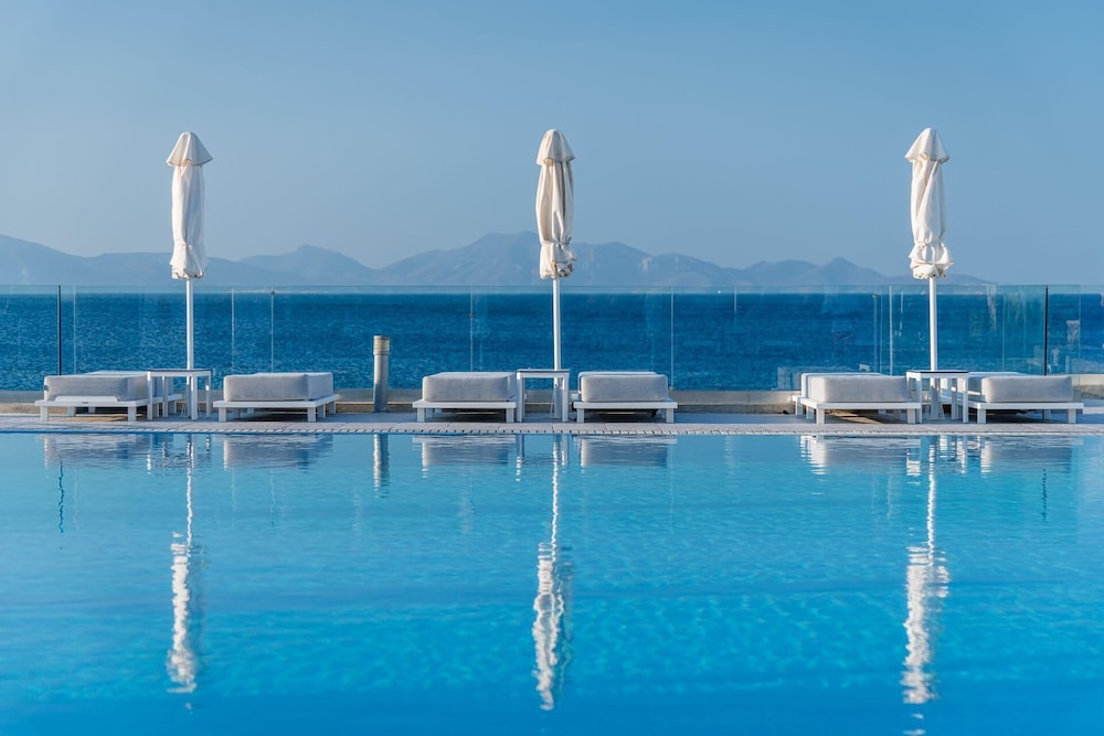 Dimitra Beach Hotel & Suites — Swimming pool in Psalidi, South Aegean