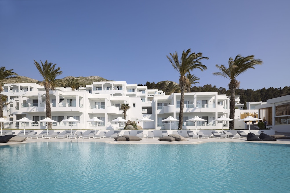 Dimitra Beach Hotel & Suites — Hotel building in Psalidi, South Aegean