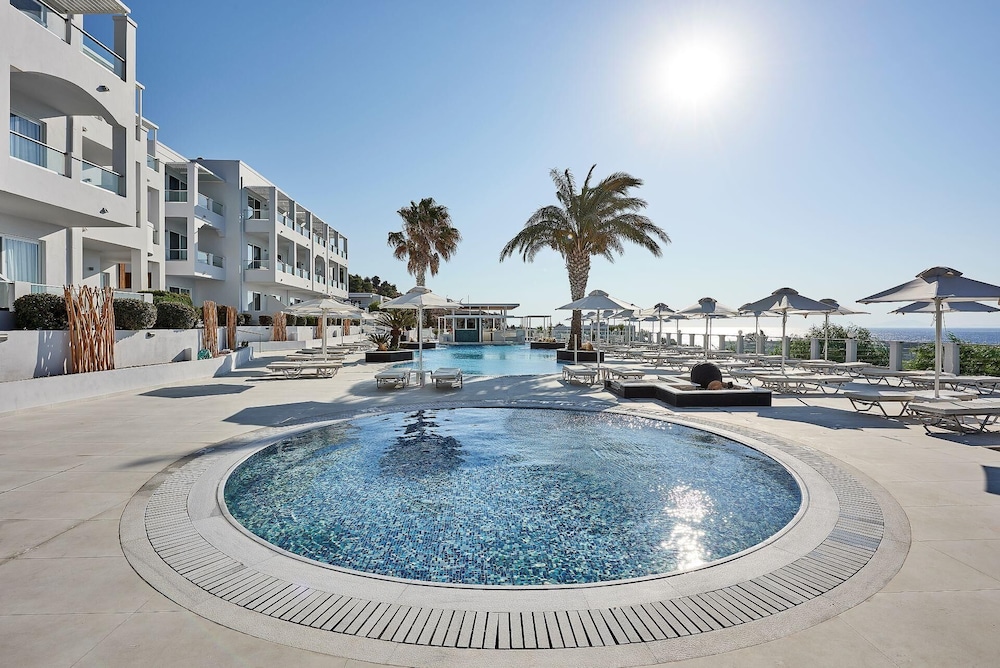 Dimitra Beach Hotel & Suites — Swimming pool in Psalidi, South Aegean