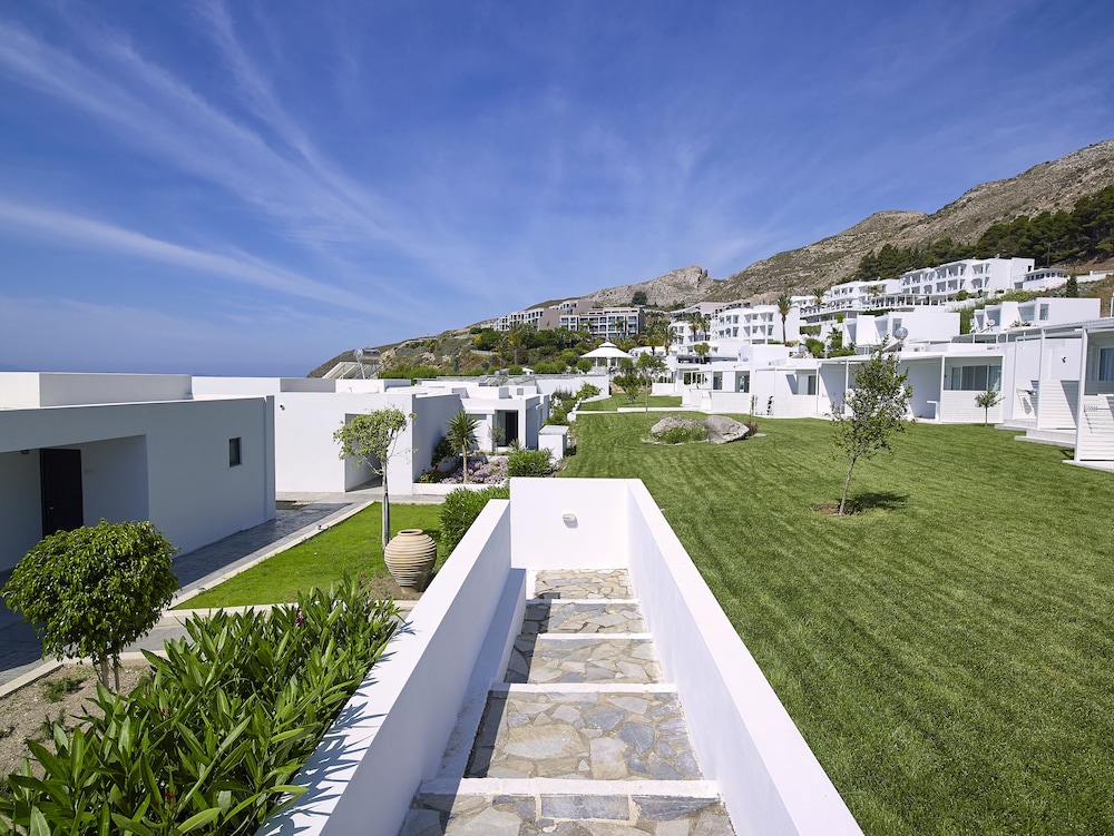 Dimitra Beach Hotel & Suites — Hotel building in Psalidi, South Aegean