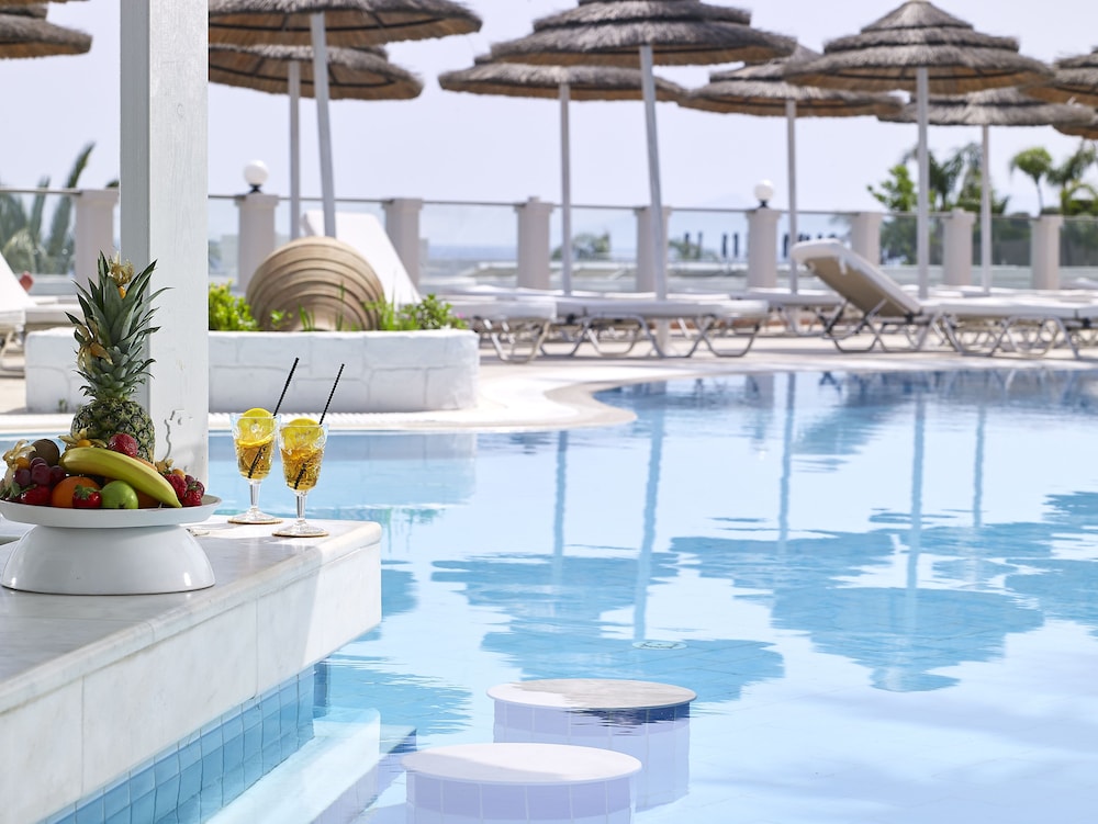 Dimitra Beach Hotel & Suites — Swimming pool in Psalidi, South Aegean