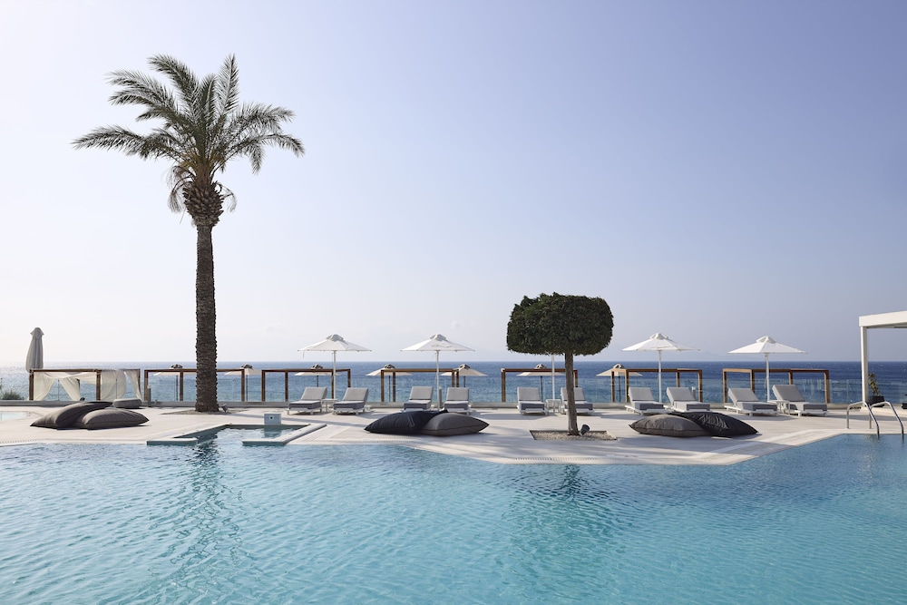 Dimitra Beach Hotel & Suites — Swimming pool in Psalidi, South Aegean