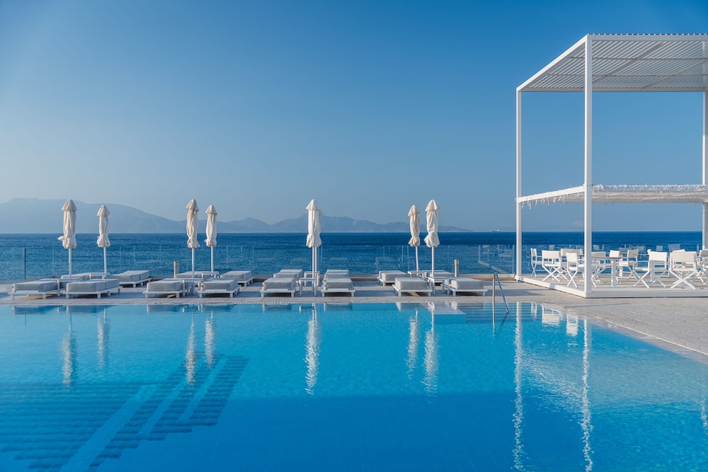 Dimitra Beach Hotel & Suites — Swimming pool in Psalidi, South Aegean