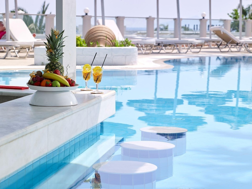 Dimitra Beach Hotel & Suites — Swimming pool in Psalidi, South Aegean