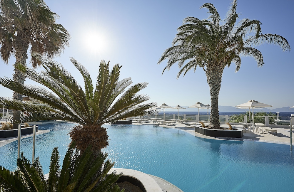 Dimitra Beach Hotel & Suites — Swimming pool in Psalidi, South Aegean