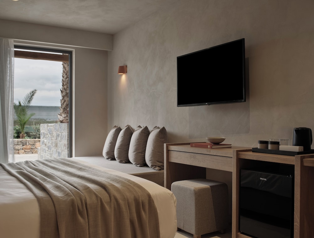 Stella Blue Seaside Resort - All inclusive — Rooms in Aposelemis