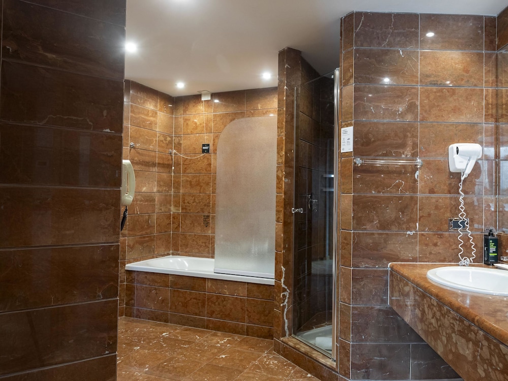 B&B Hotel Trapani Crystal — Hotel rooms in Trapani, Sicily