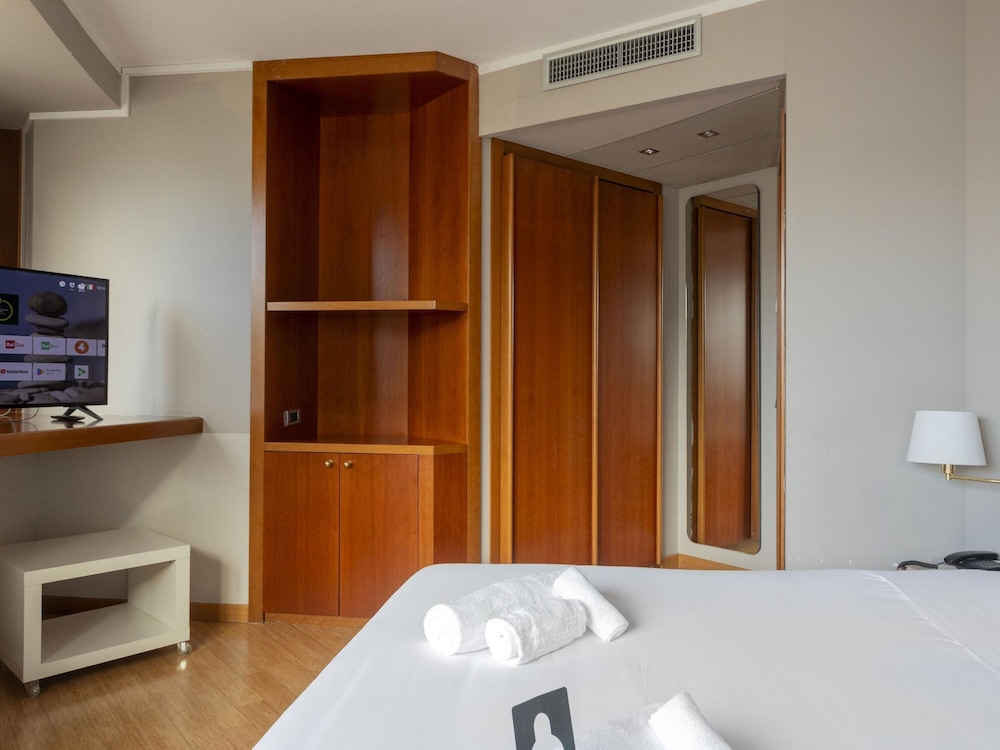 B&B Hotel Trapani Crystal — Hotel rooms in Trapani, Sicily