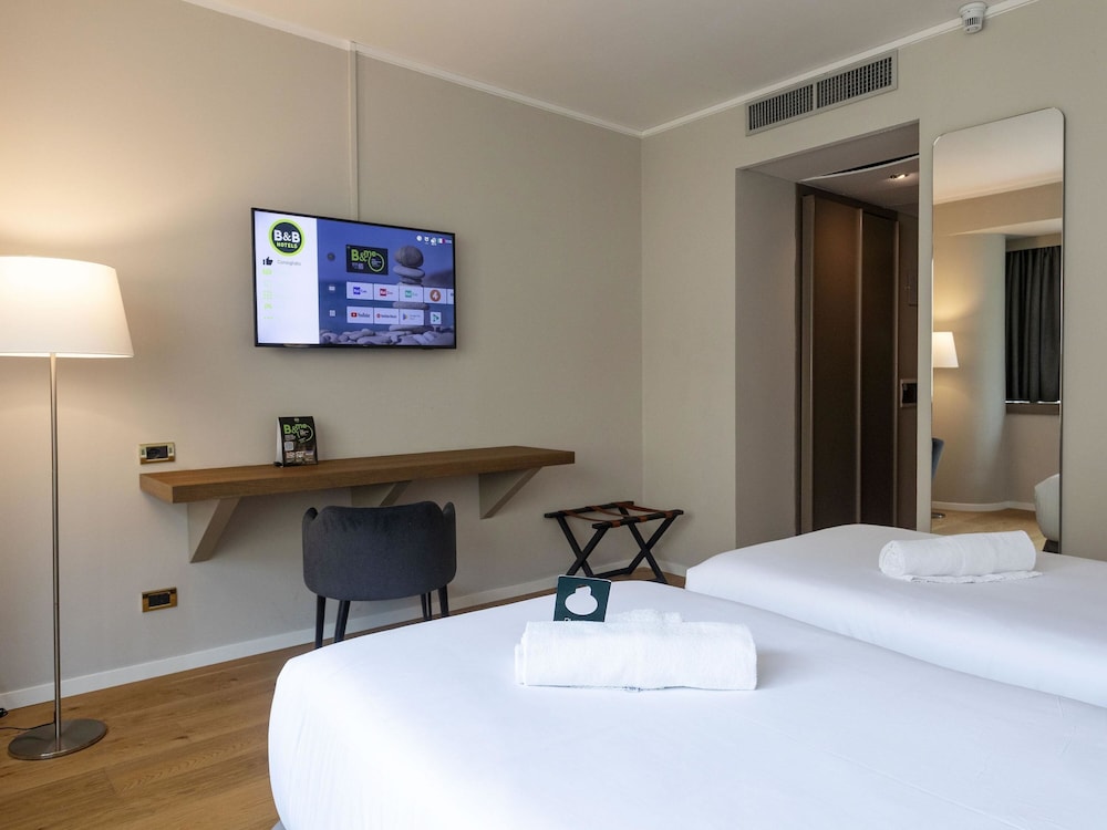 B&B Hotel Trapani Crystal — Hotel rooms in Trapani, Sicily