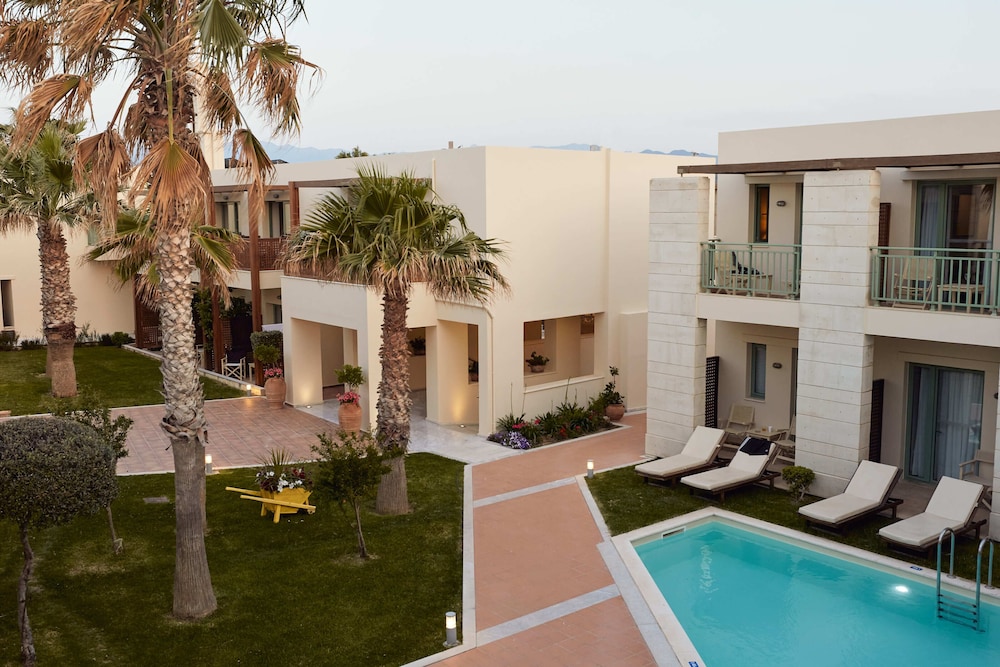 Giannoulis – Grand Bay Beach Resort - Adults Only — Hotel building in Platanias