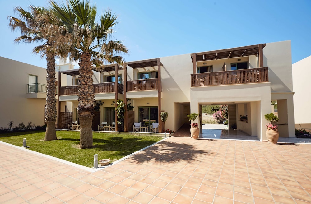 Giannoulis – Grand Bay Beach Resort - Adults Only — Hotel building in Platanias