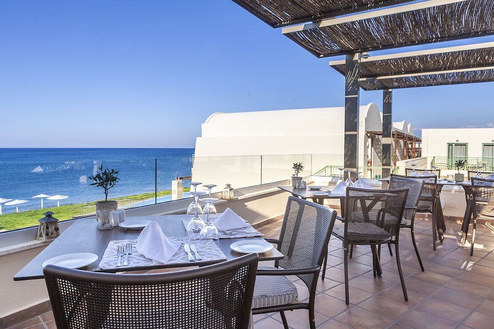 Giannoulis – Grand Bay Beach Resort - Adults Only — Restaurant & bars in Platanias