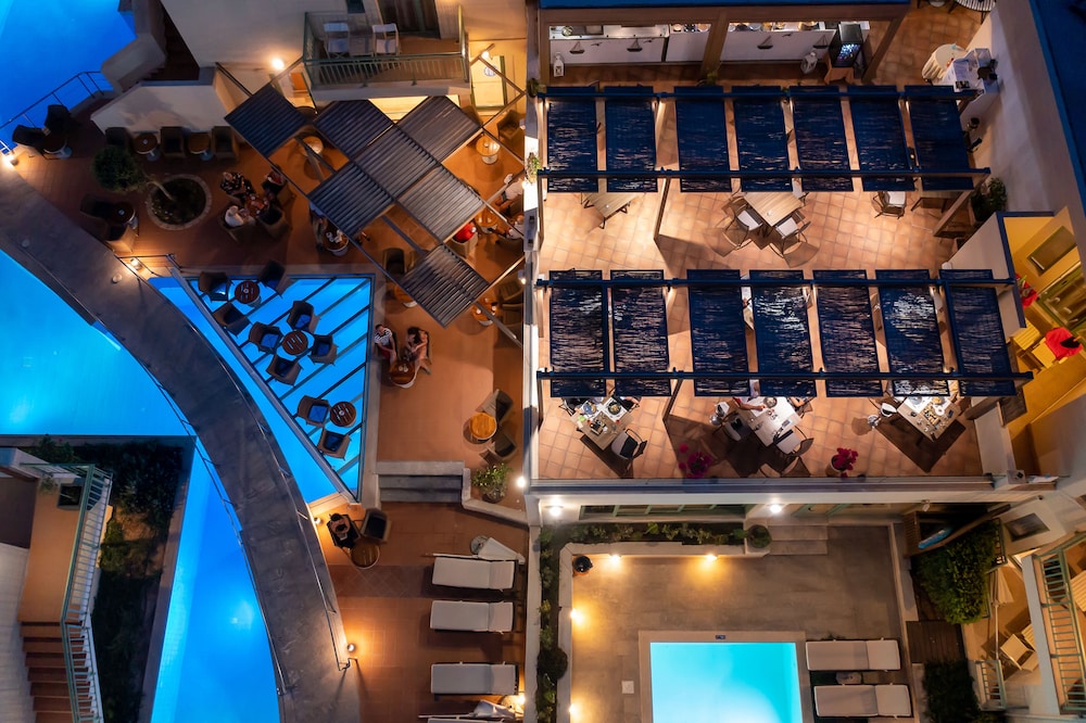Giannoulis – Grand Bay Beach Resort - Adults Only — Restaurant & bars in Platanias