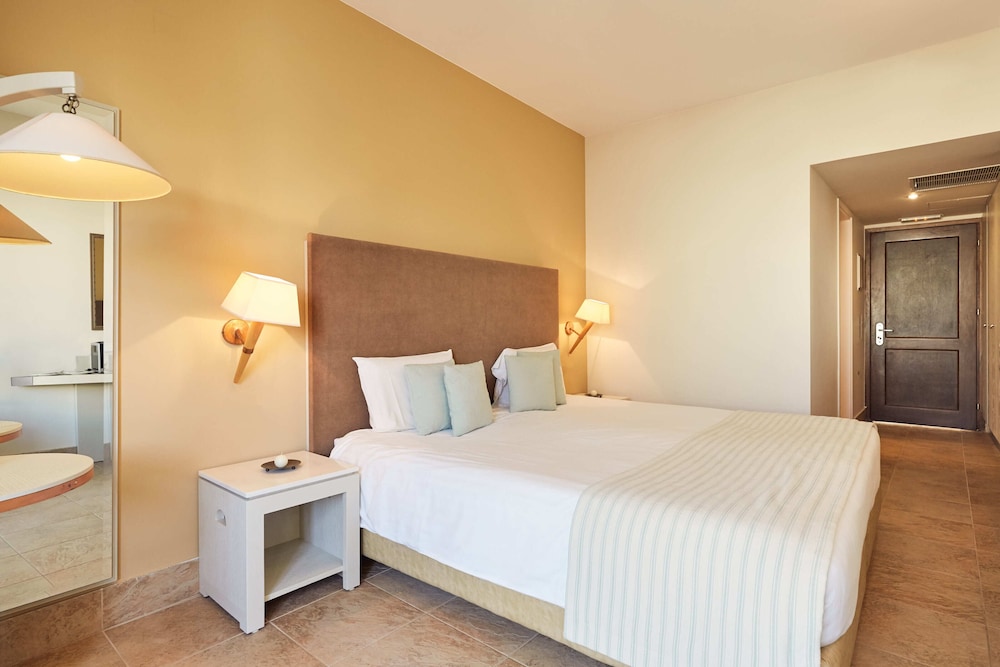Giannoulis – Grand Bay Beach Resort - Adults Only — Hotel rooms in Platanias