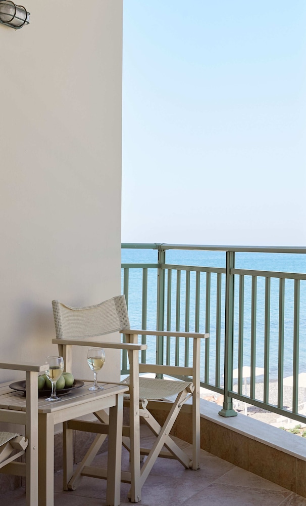 Giannoulis – Grand Bay Beach Resort - Adults Only — Hotel rooms in Platanias