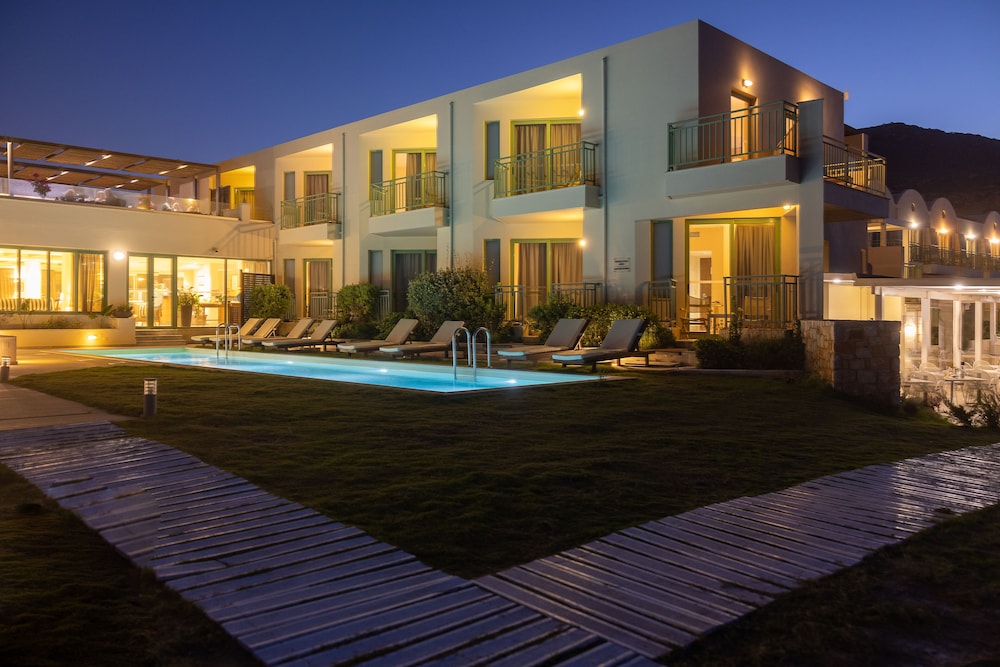 Giannoulis – Grand Bay Beach Resort - Adults Only — Hotel building in Platanias