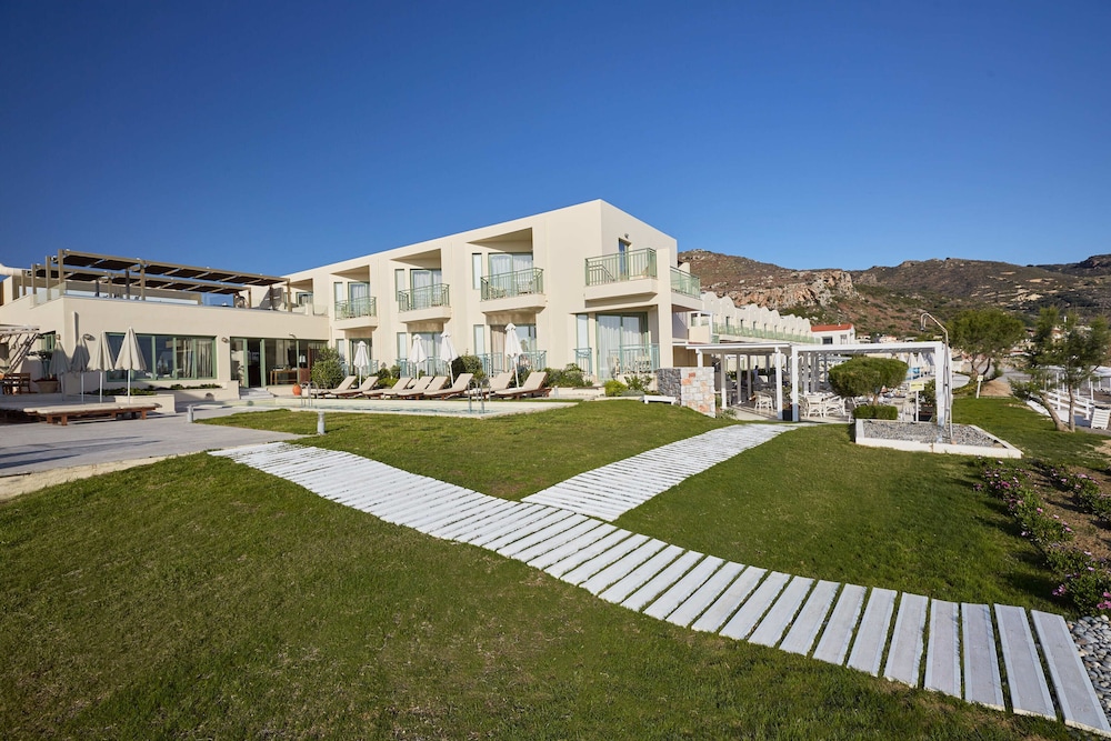 Giannoulis – Grand Bay Beach Resort - Adults Only — Hotel building in Platanias